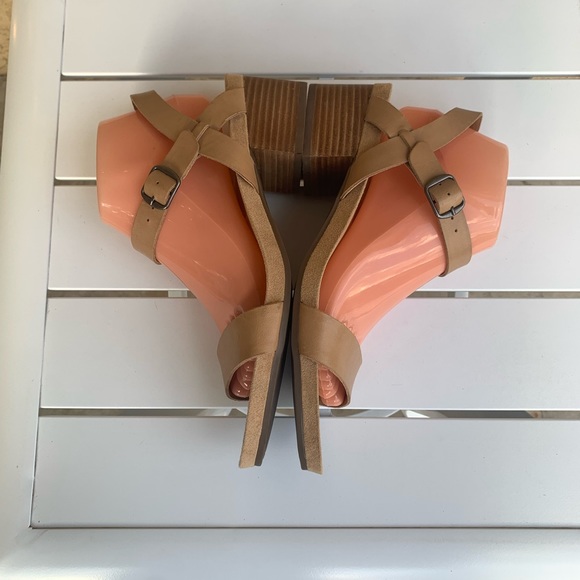 Lucky Brand nude tan leather Pagona sandals block heel size 9.5M - Picture 10 of 14